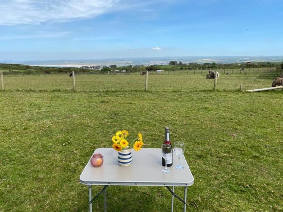 Lily Cosy Campervan With Sea Views & Amazing Sunrises St Ives  Bagian luar foto